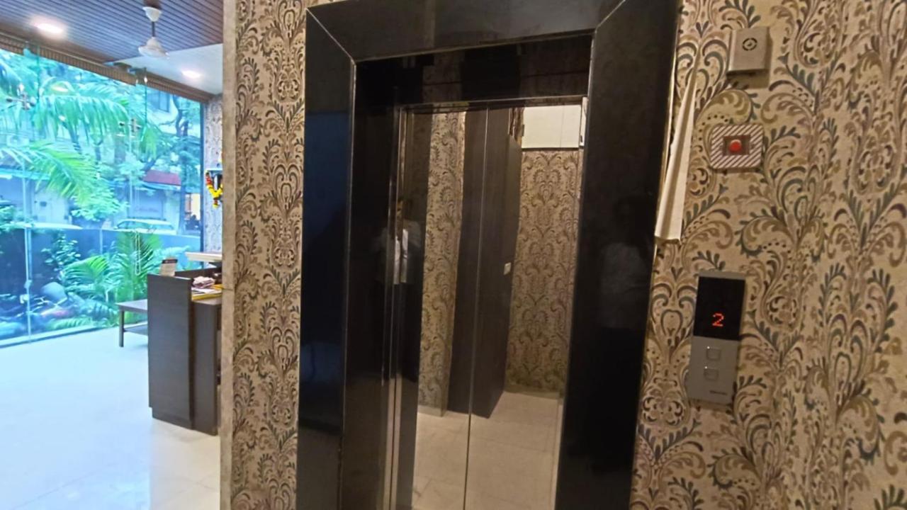ホテル J R Residency ナビムンバイ エクステリア 写真