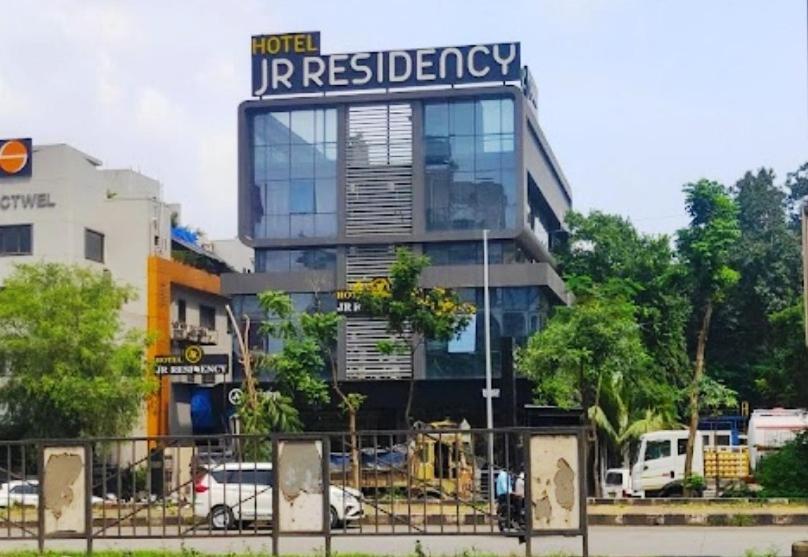 ホテル J R Residency ナビムンバイ エクステリア 写真